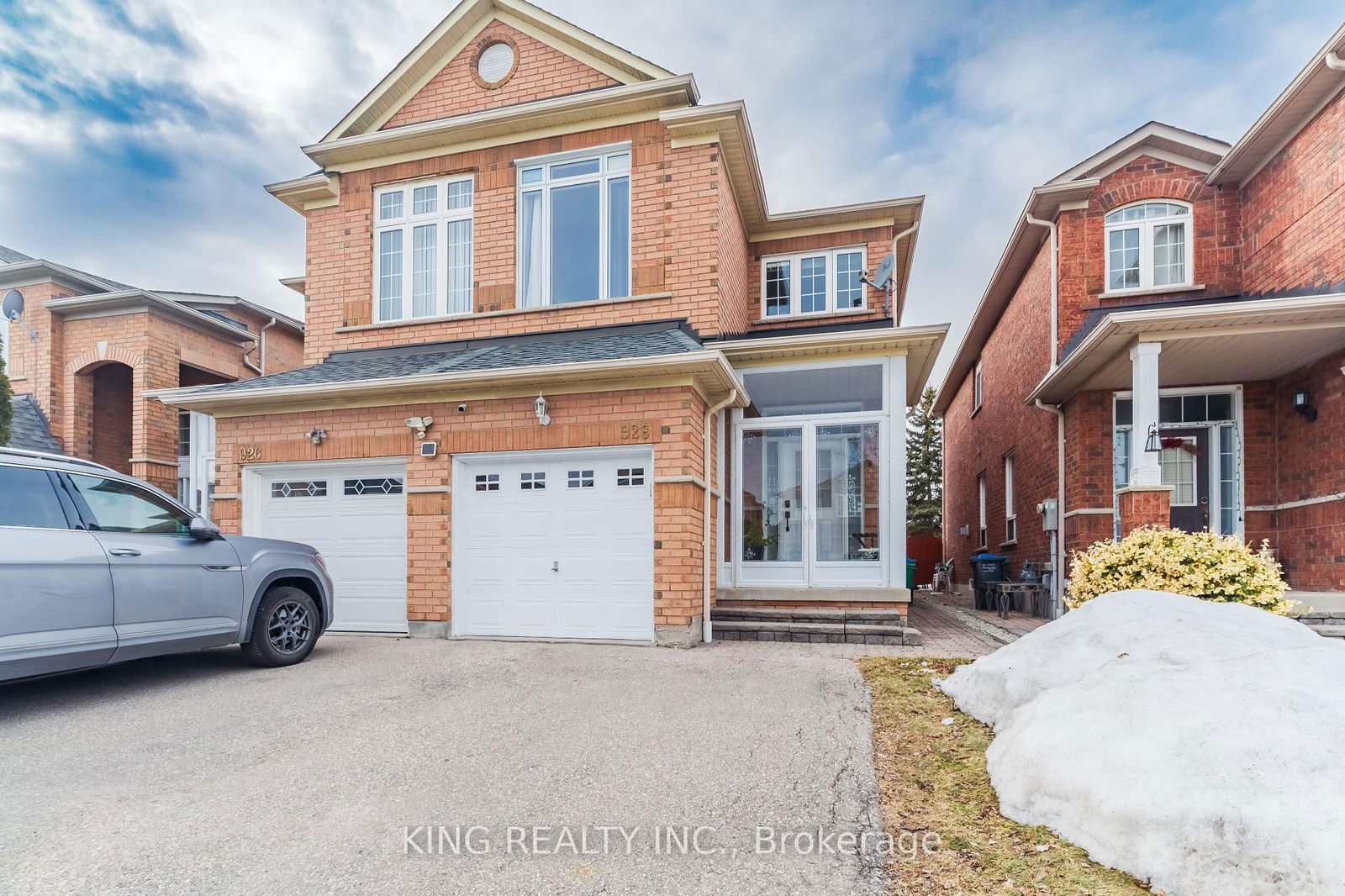 Semi-Detached House for sale at 928 Ledbury Crescent, Mississauga, East Credit, L5V 2P8 - MLS: W12030302