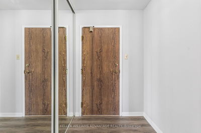 Unit 804 — 1240 Marlborough Crt, Oakville - College Park image-0-4