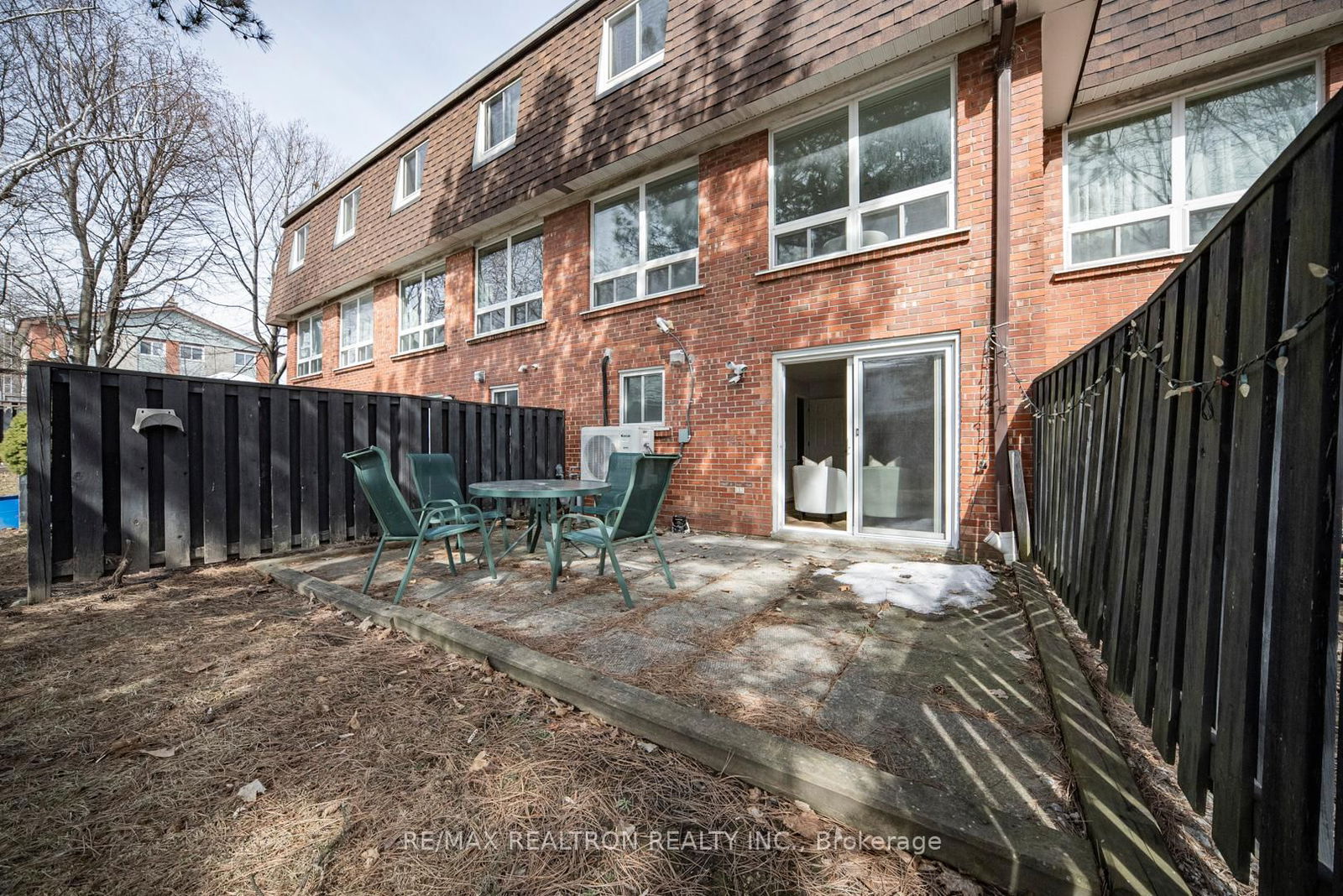 Townhouse for sale at 74-2395 Bromsgrove Road, Mississauga, Clarkson, L5J 1L6 - MLS: W12031474