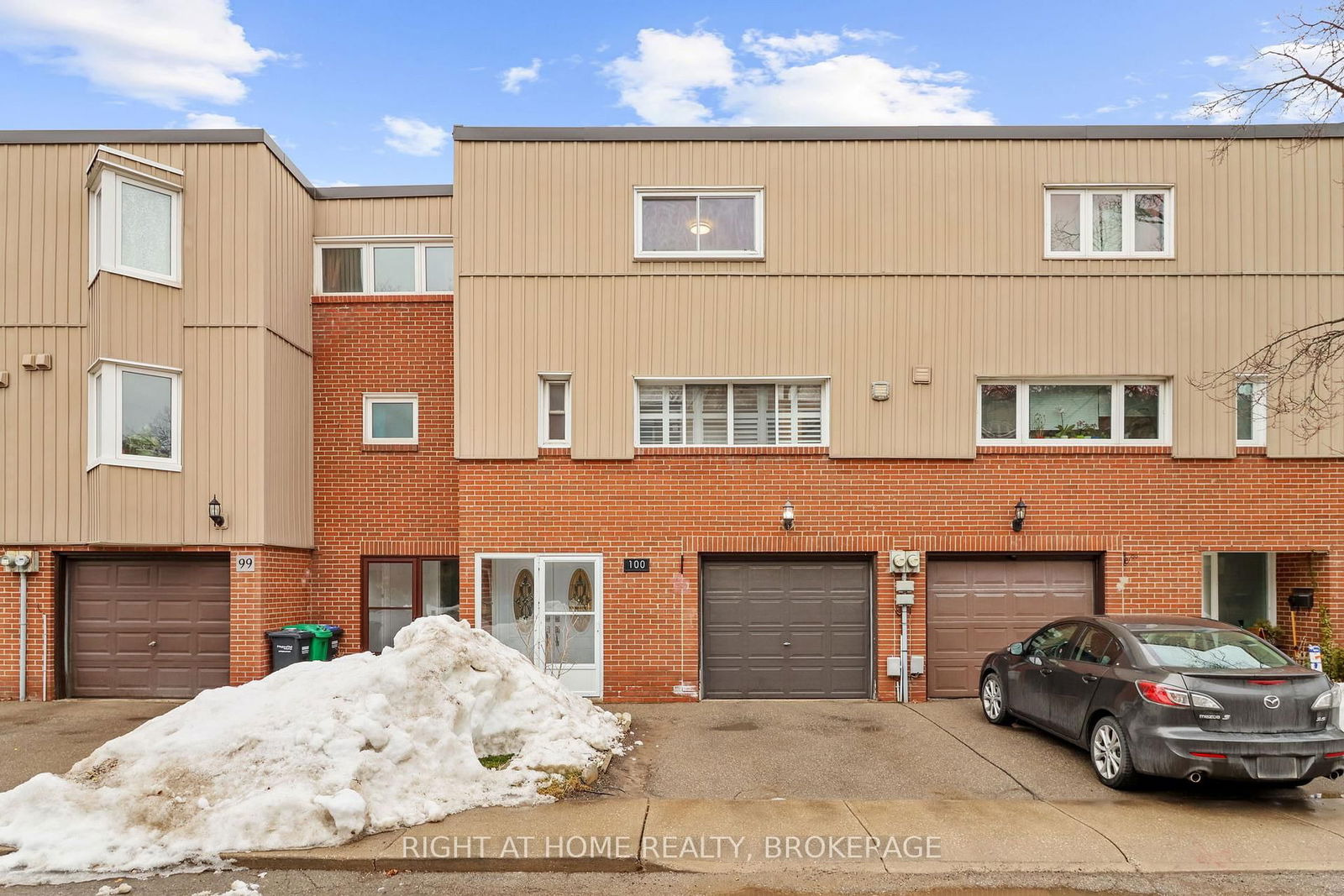 Townhouse for sale at 100-400 Bloor Street, Mississauga, Mississauga Valleys, L5A 3M8 - MLS: W12031729