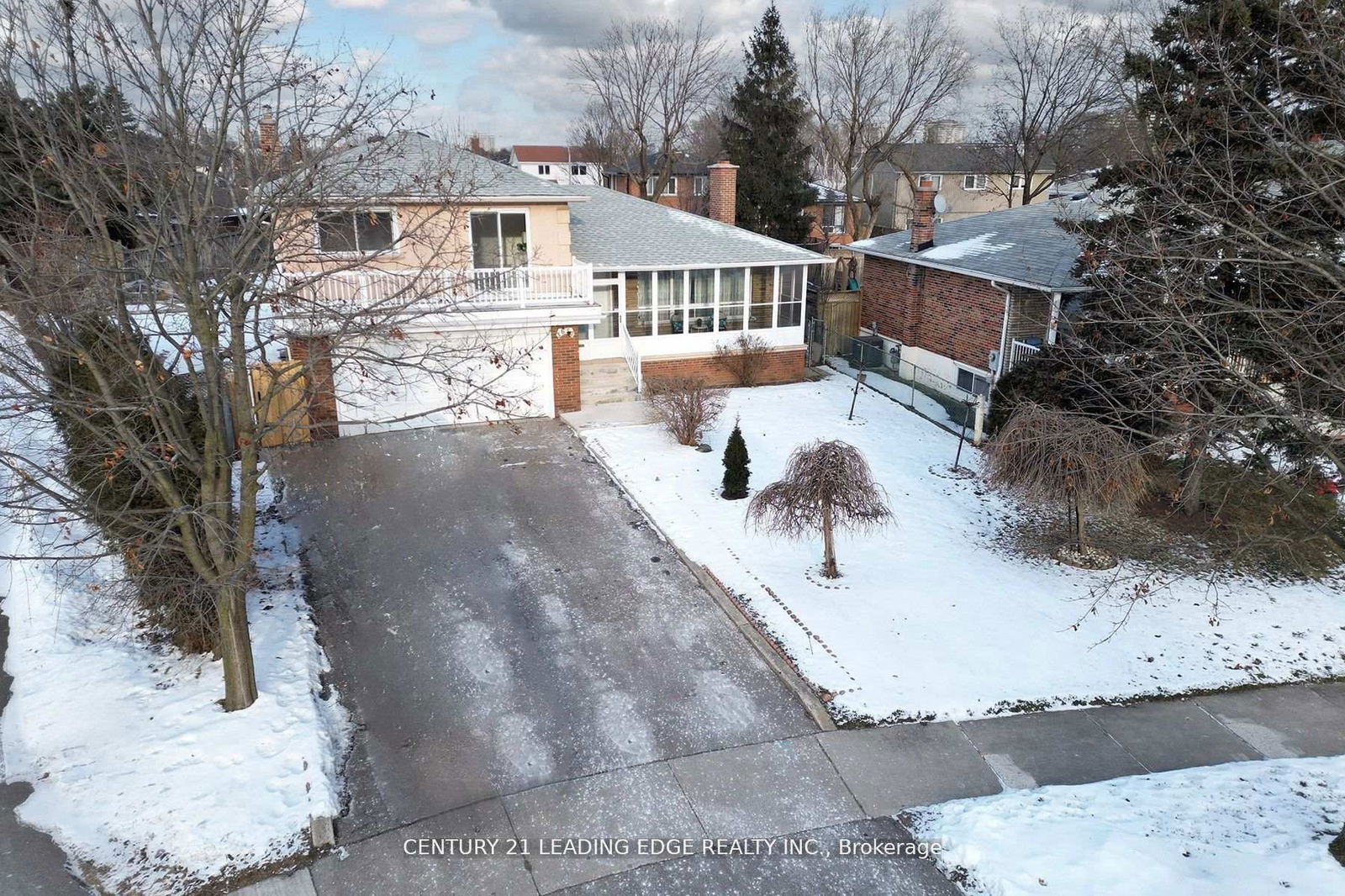 Detached House for sale at 3651 Broomhill Crescent, Mississauga, Applewood, L4Y 3N5 - MLS: W12031960