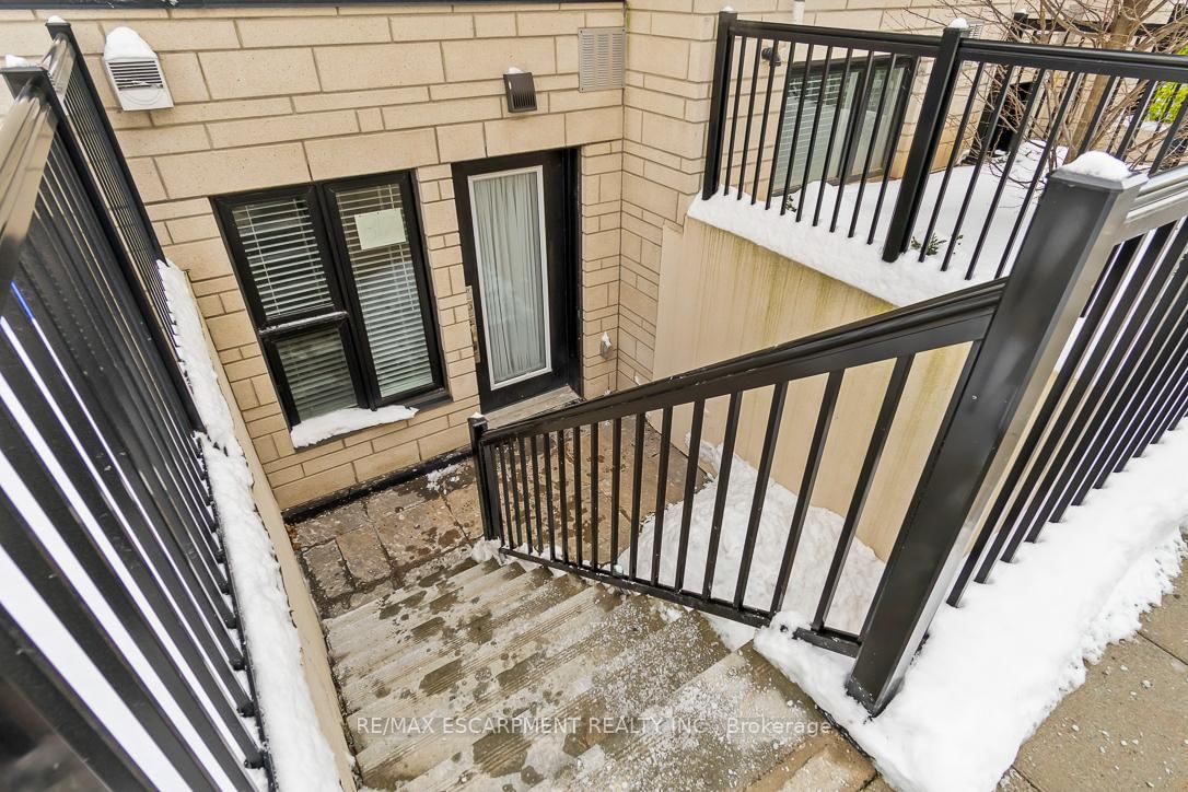 Townhouse for sale at 817-1133 Cooke Boulevard, Burlington, LaSalle, L7T 0C3 - MLS: W12032057