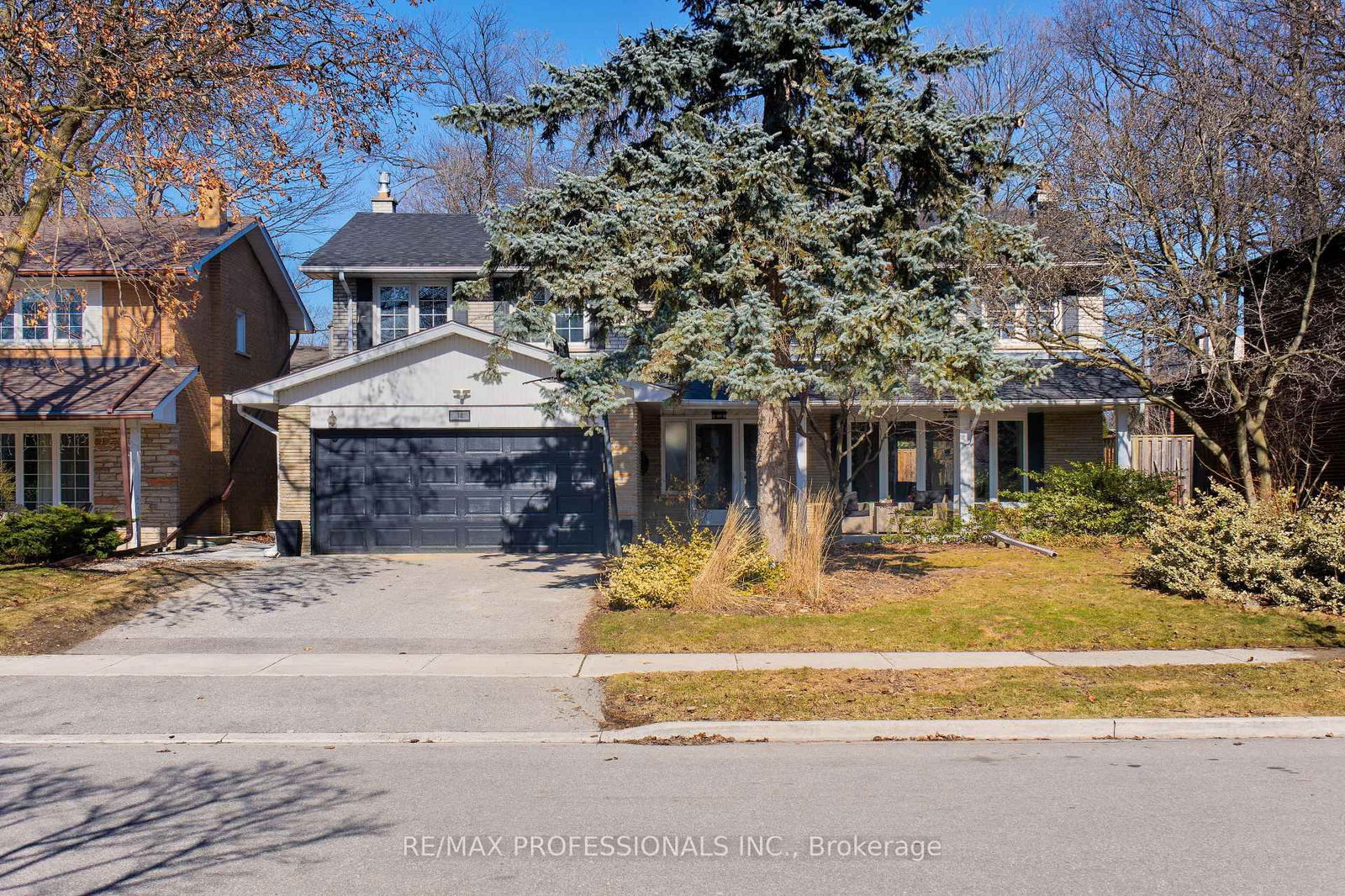 Detached House for sale at 14 Fieldstone Road, Toronto, Markland Wood, M9C 2J6 - MLS: W12032162