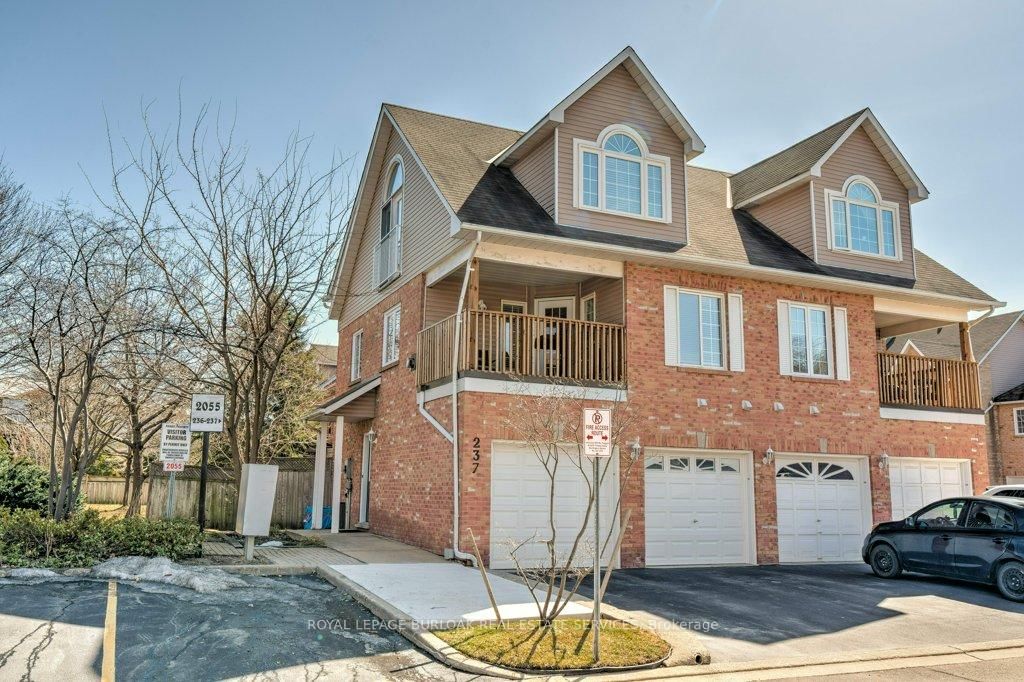 Townhouse for sale at 237-2055 Walkers Line, Burlington, Rose, L7M 4B5 - MLS: W12032235