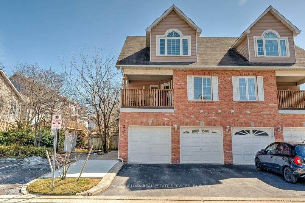 Townhouse for sale at 237-2055 Walkers Line, Burlington, Rose, L7M 4B5 - MLS: W12032235