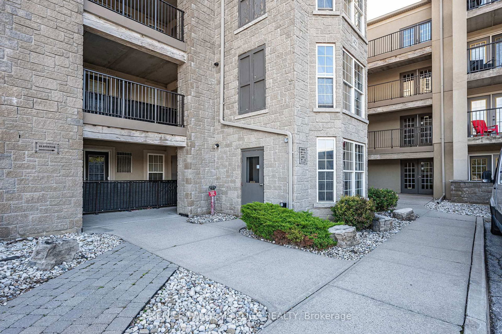 Condo for sale at 410-1421 WALKERS LINE N/A, Burlington, Tansley, L7M 4P4 - MLS: W12032593