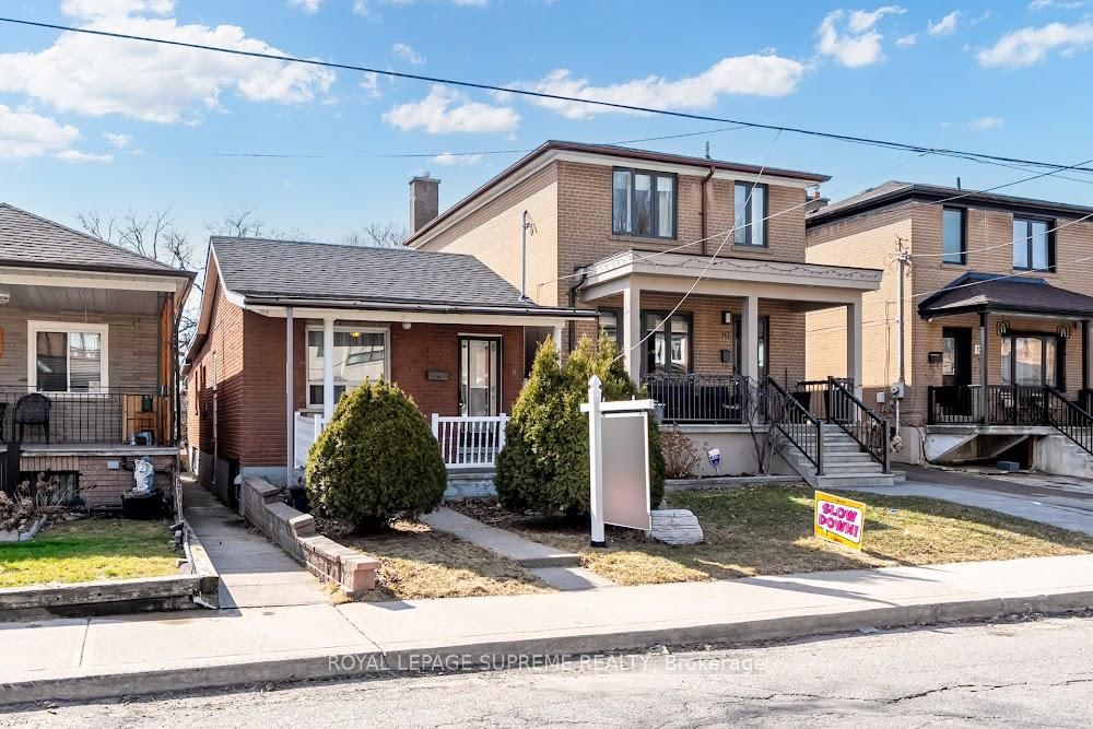 Detached House for sale at 8 Hilldale Road, Toronto, Rockcliffe-Smythe, M6N 3Y2 - MLS: W12032672