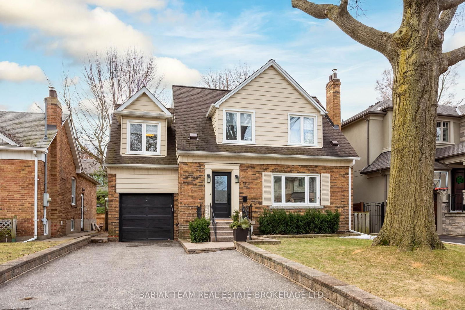 Detached House for sale at 17 Reid  Manor N/A, Toronto, Stonegate-Queensway, M8Y 2H8 - MLS: W12032723