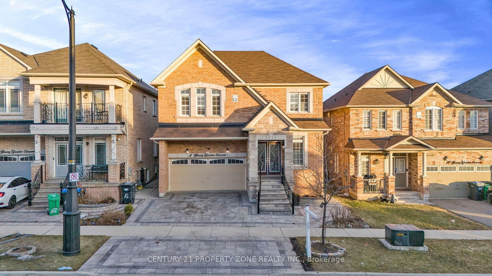 Detached House for sale at 8 Young Garden Crescent, Brampton, Credit Valley, L6Y 6A4 - MLS: W12032773