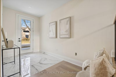 2282 Sovereign St, Oakville - Bronte image-0-2