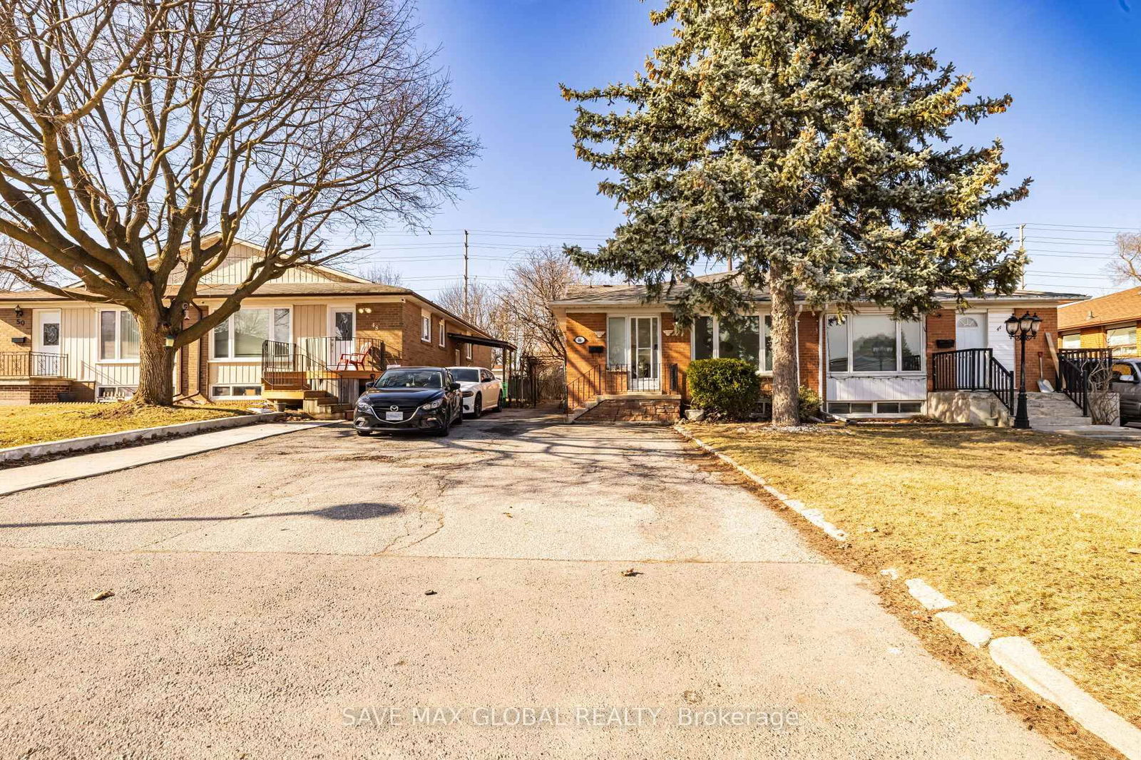 Semi-Detached House for sale at 46 Northwood Drive, Brampton, Northwood Park, L6X 2L2 - MLS: W12033207