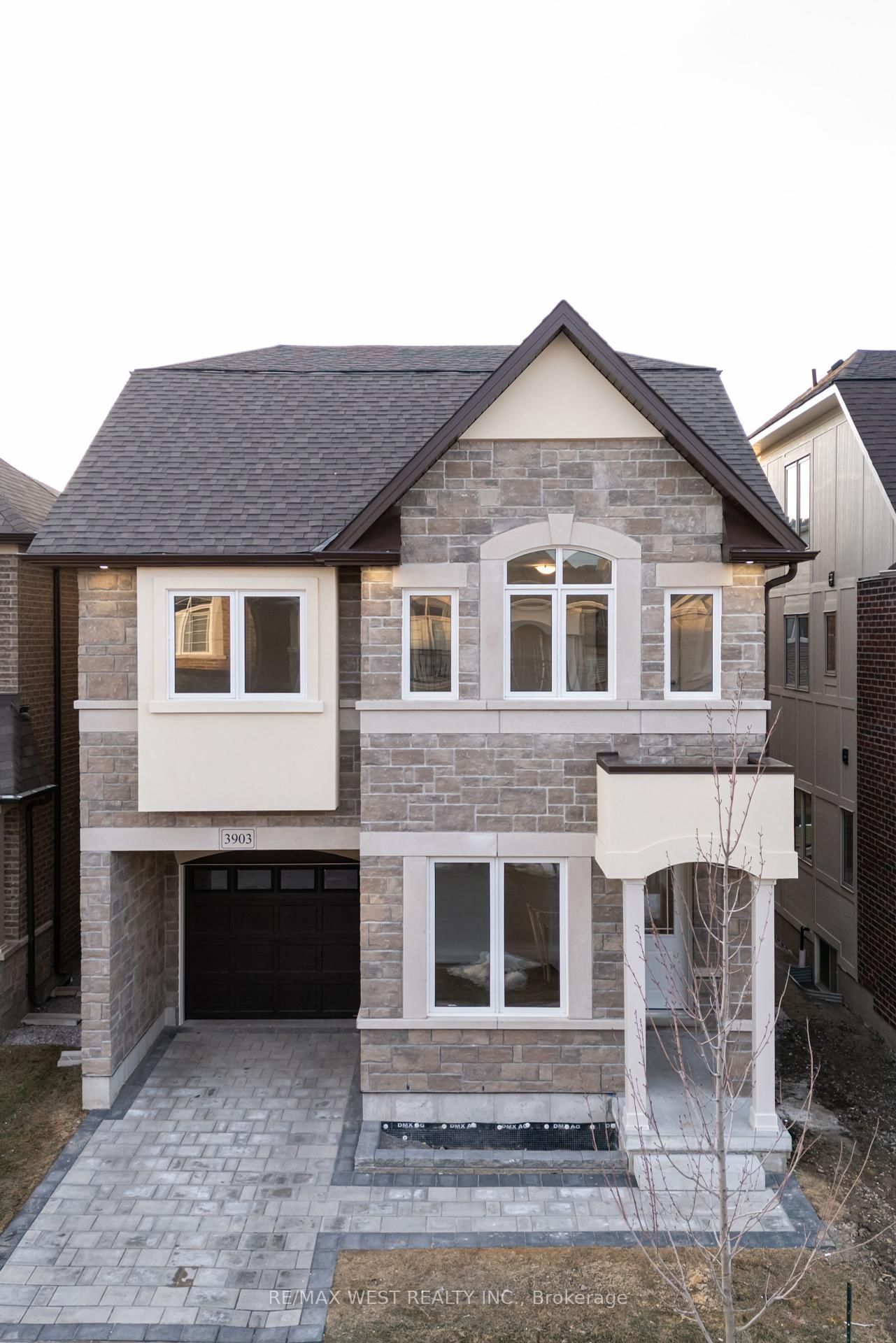 Detached House for lease at 3903 Koenig Road, Burlington, Alton, L7M 0Z9 - MLS: W12033217