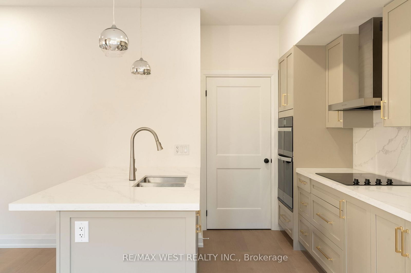 Detached House for lease at 3903 Koenig Road, Burlington, Alton, L7M 0Z9 - MLS: W12033217