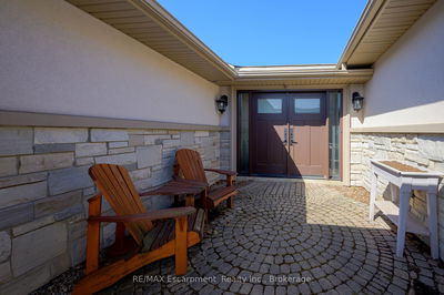 2422 Upton Crt, Oakville - West image-0-2