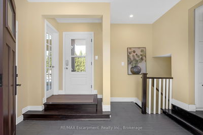 2422 Upton Crt, Oakville - West image-0-3