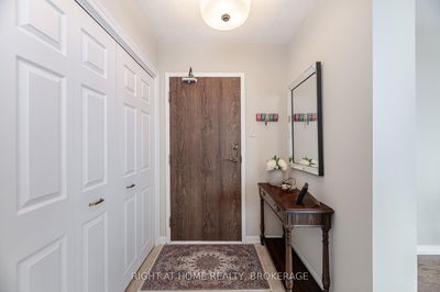 Unit 908 — 1240 Marlborough Crt, Oakville - College Park image-0-4