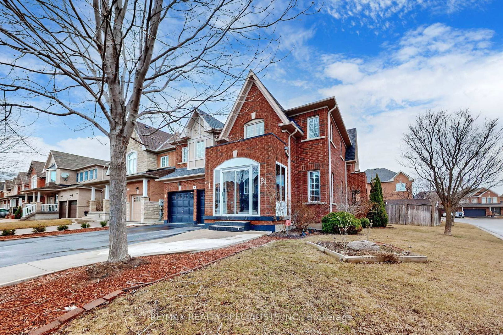 Detached House for sale at 4 Beresford Crescent, Brampton, Bram East, L6P 2M3 - MLS: W12033558