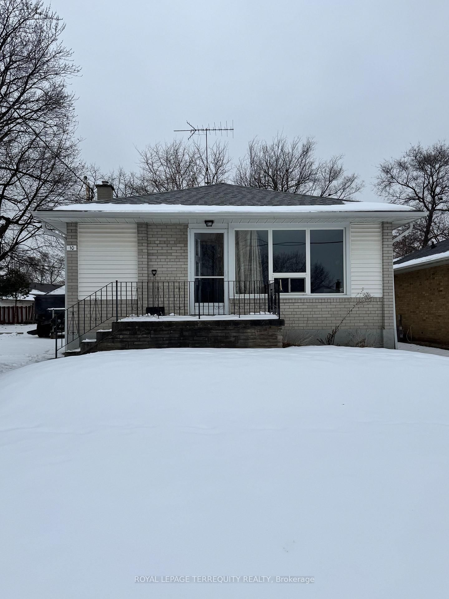 Detached House for sale at 10 Restever Gate, Toronto, Rexdale-Kipling, M9W 4B9 - MLS: W12033597