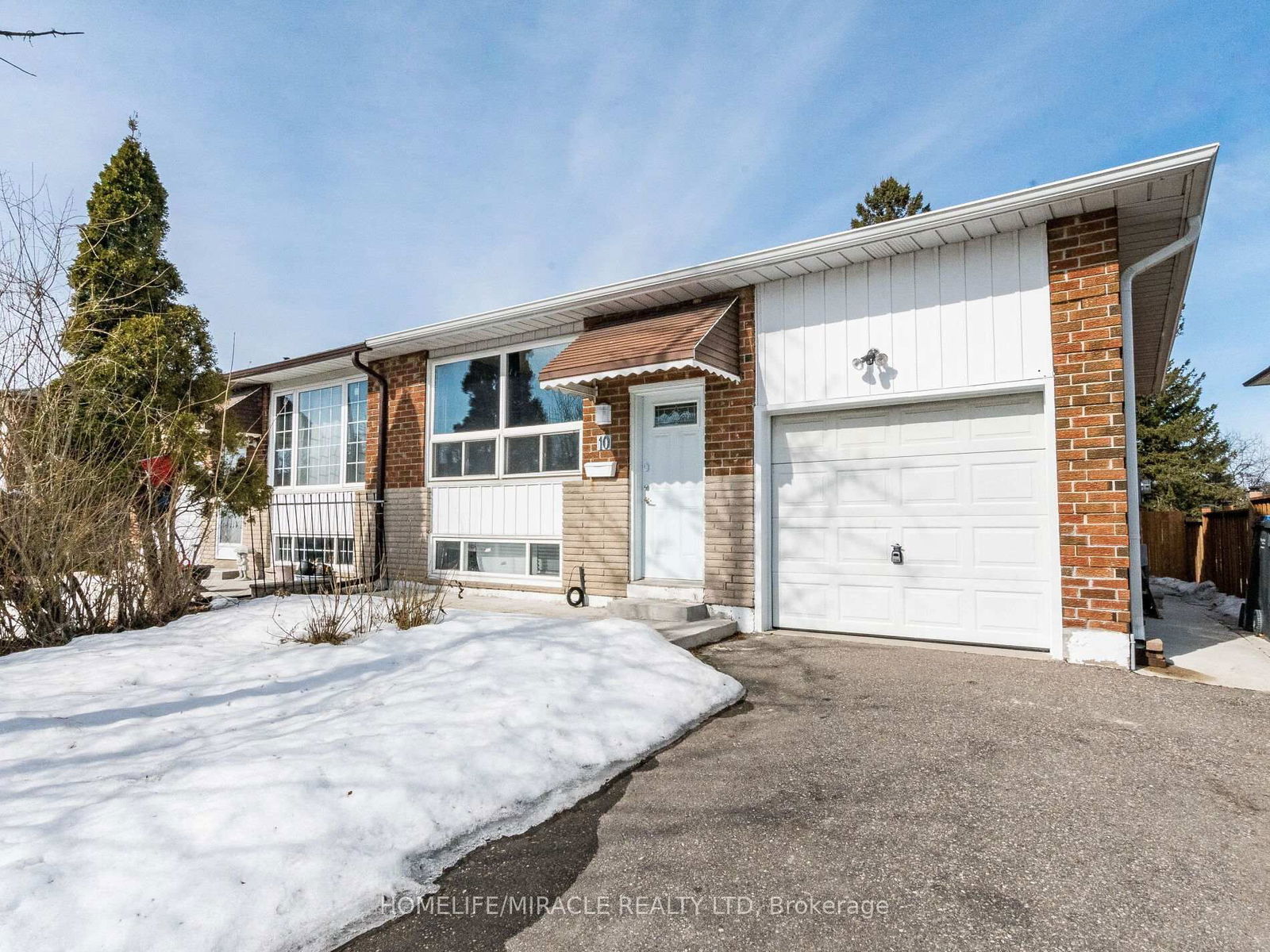 Semi-Detached House for sale at 10 Madison Street, Brampton, Central Park, L6S 3C5 - MLS: W12033692