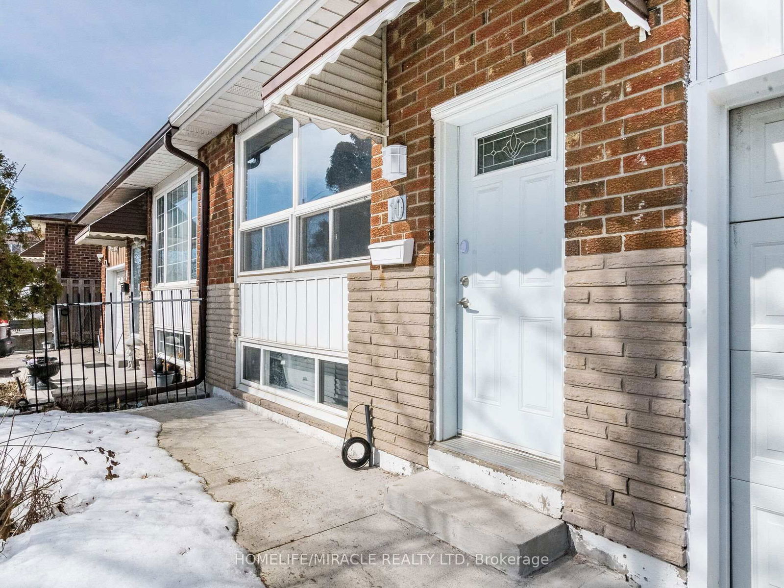 Semi-Detached House for sale at 10 Madison Street, Brampton, Central Park, L6S 3C5 - MLS: W12033692