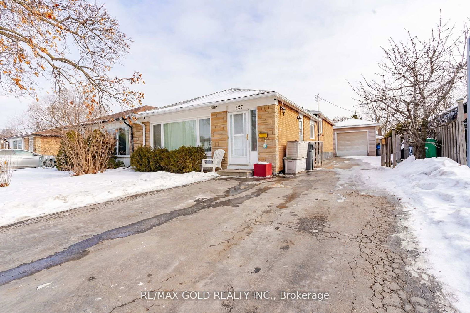 Semi-Detached House for sale at 327 Balmoral Drive, Brampton, Avondale, L6T 1V7 - MLS: W12033870