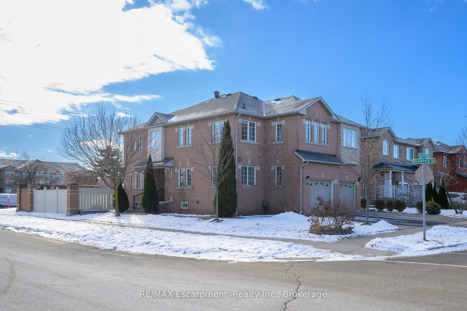 Semi-Detached House for sale at 2010 Blue Jay Boulevard, Oakville, WT West Oak Trails, L6M 3W2 - MLS: W12034647