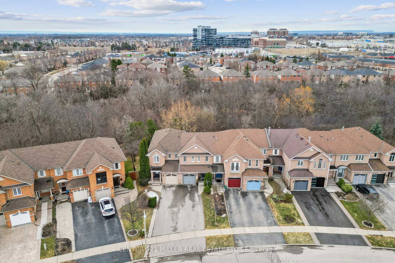 Townhouse for sale at 387 Ravineview Way, Oakville, WC Wedgewood Creek, L6H 6S7 - MLS: W12034996