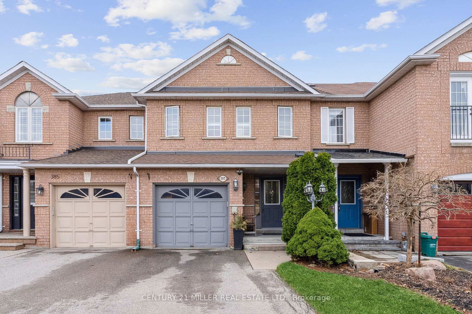 Townhouse for sale at 387 Ravineview Way, Oakville, WC Wedgewood Creek, L6H 6S7 - MLS: W12034996