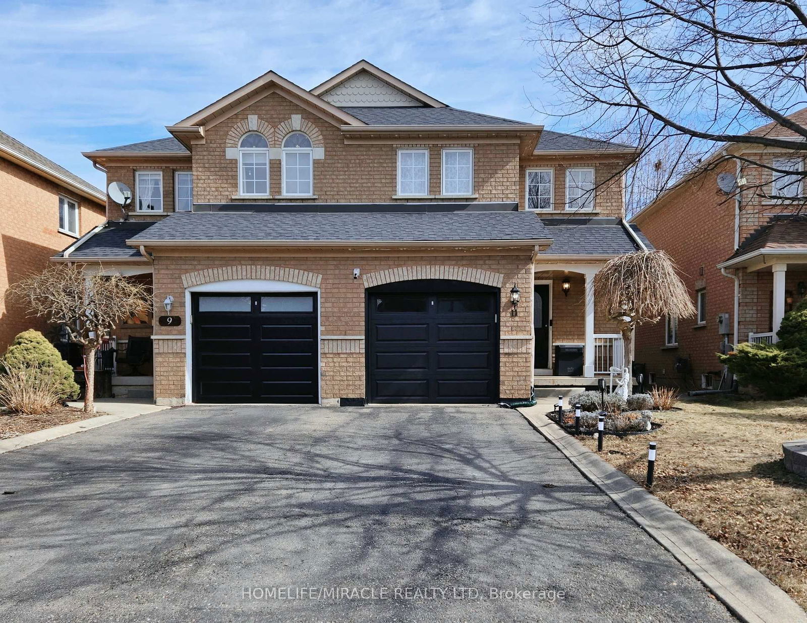 Semi-Detached House for sale at 11 Twin Pines Crescent, Brampton, Northwest Sandalwood Parkway, L7A 1M5 - MLS: W12035033