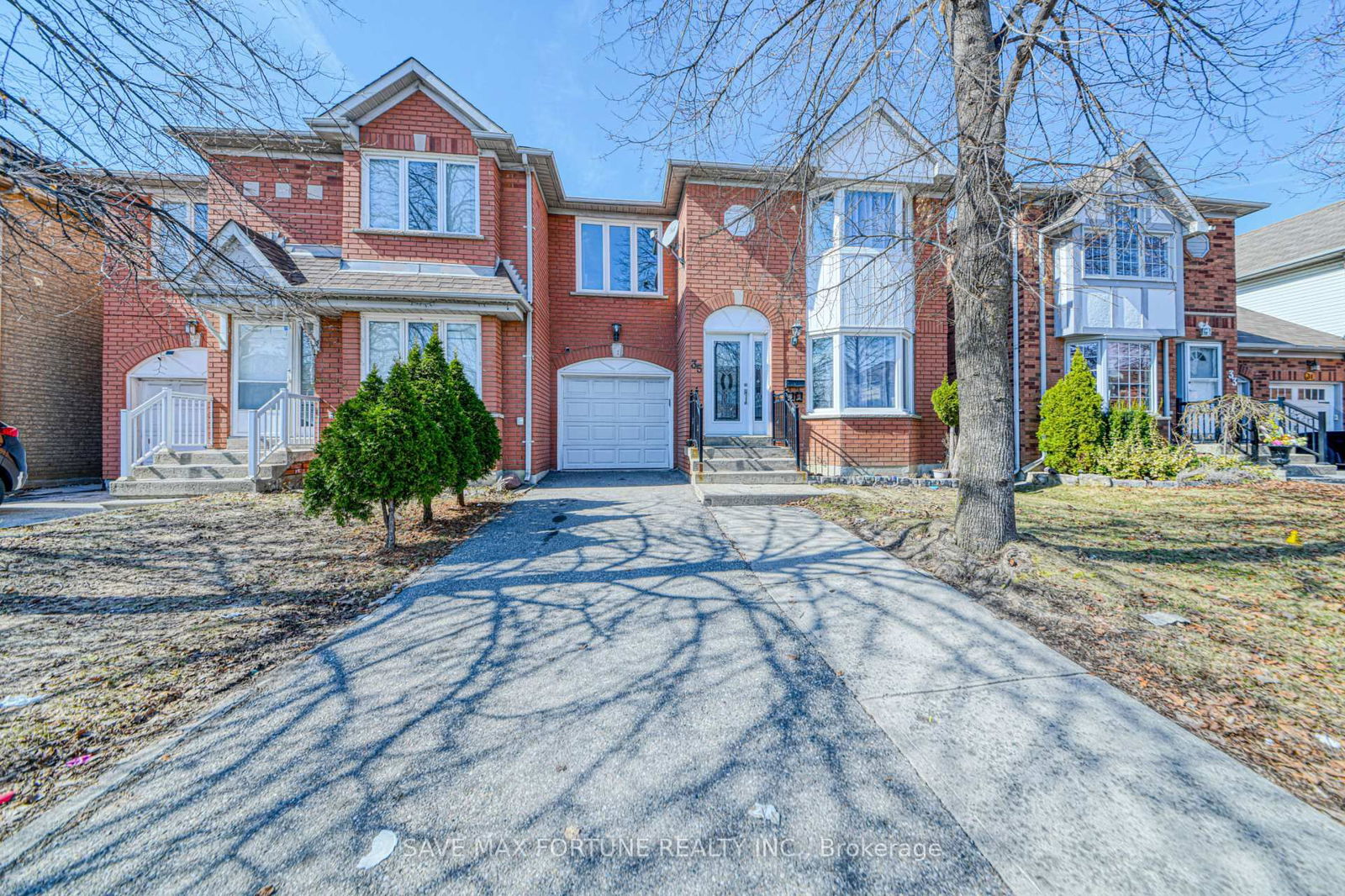 Semi-Detached House for sale at 35 Softneedle Avenue, Brampton, Sandringham-Wellington, L6R 1K4 - MLS: W12035194