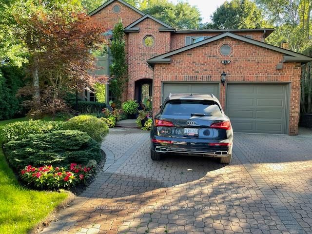 Detached House for sale at 25 Vancho Crescent, Toronto, Edenbridge-Humber Valley, M9A 4Z1 - MLS: W12035276