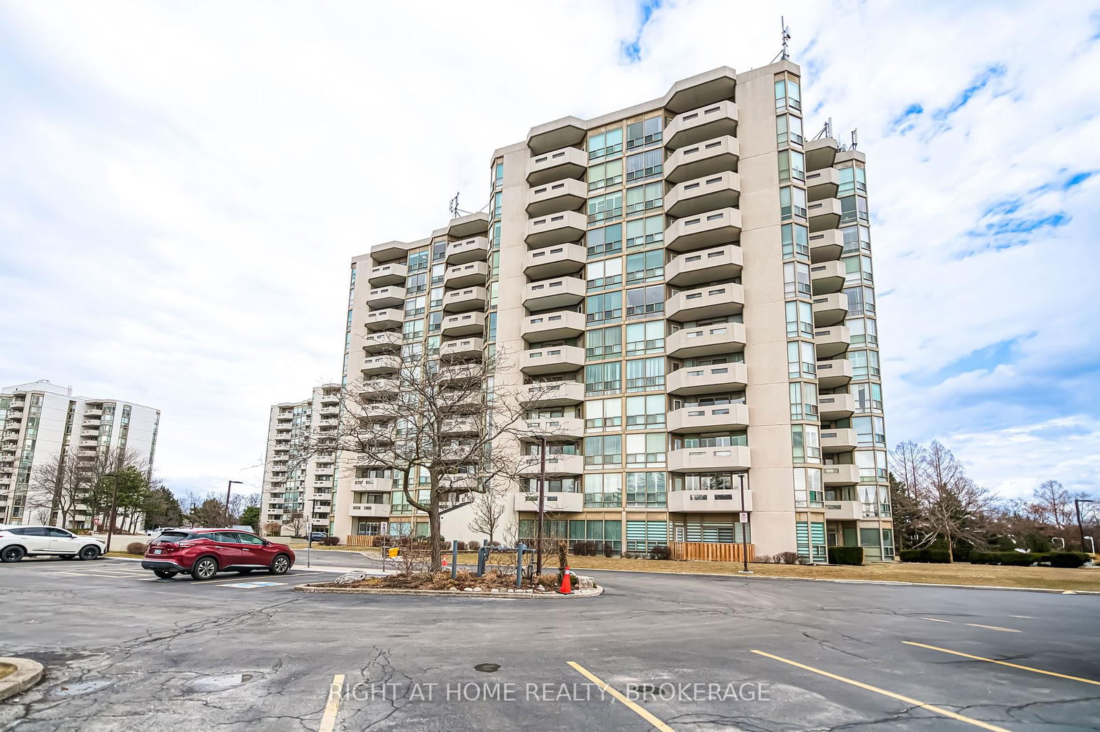 Condo for sale at 1004-5070 Pinedale Avenue, Burlington, Appleby, L7L 5V6 - MLS: W12035359