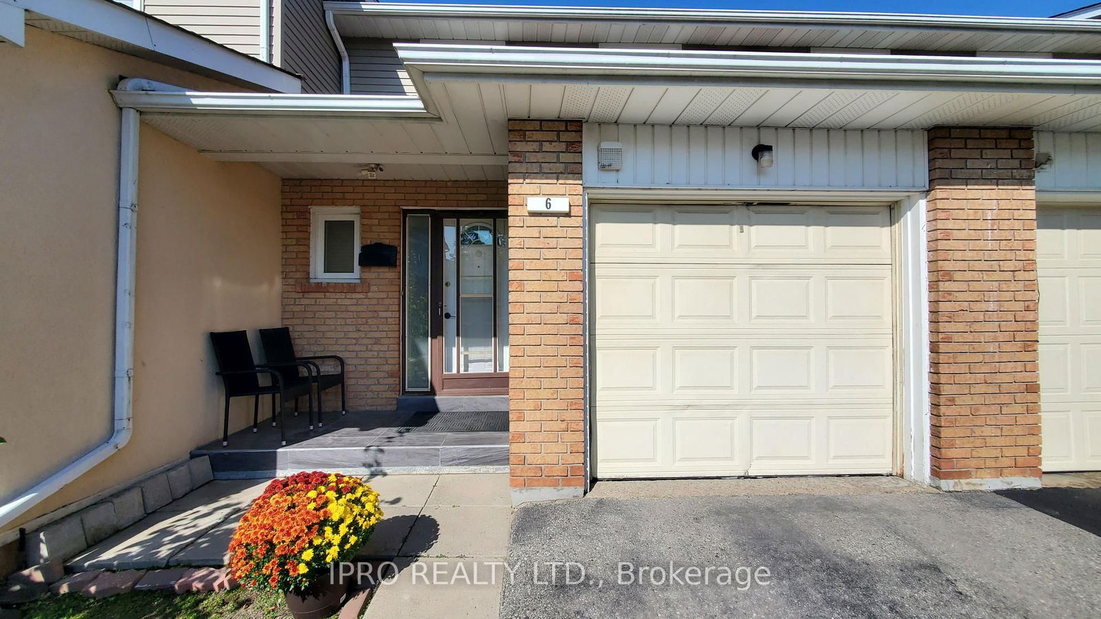 Townhouse for sale at 6-6 Carisbrooke Court, Brampton, Central Park, L6S 3K1 - MLS: W12035846