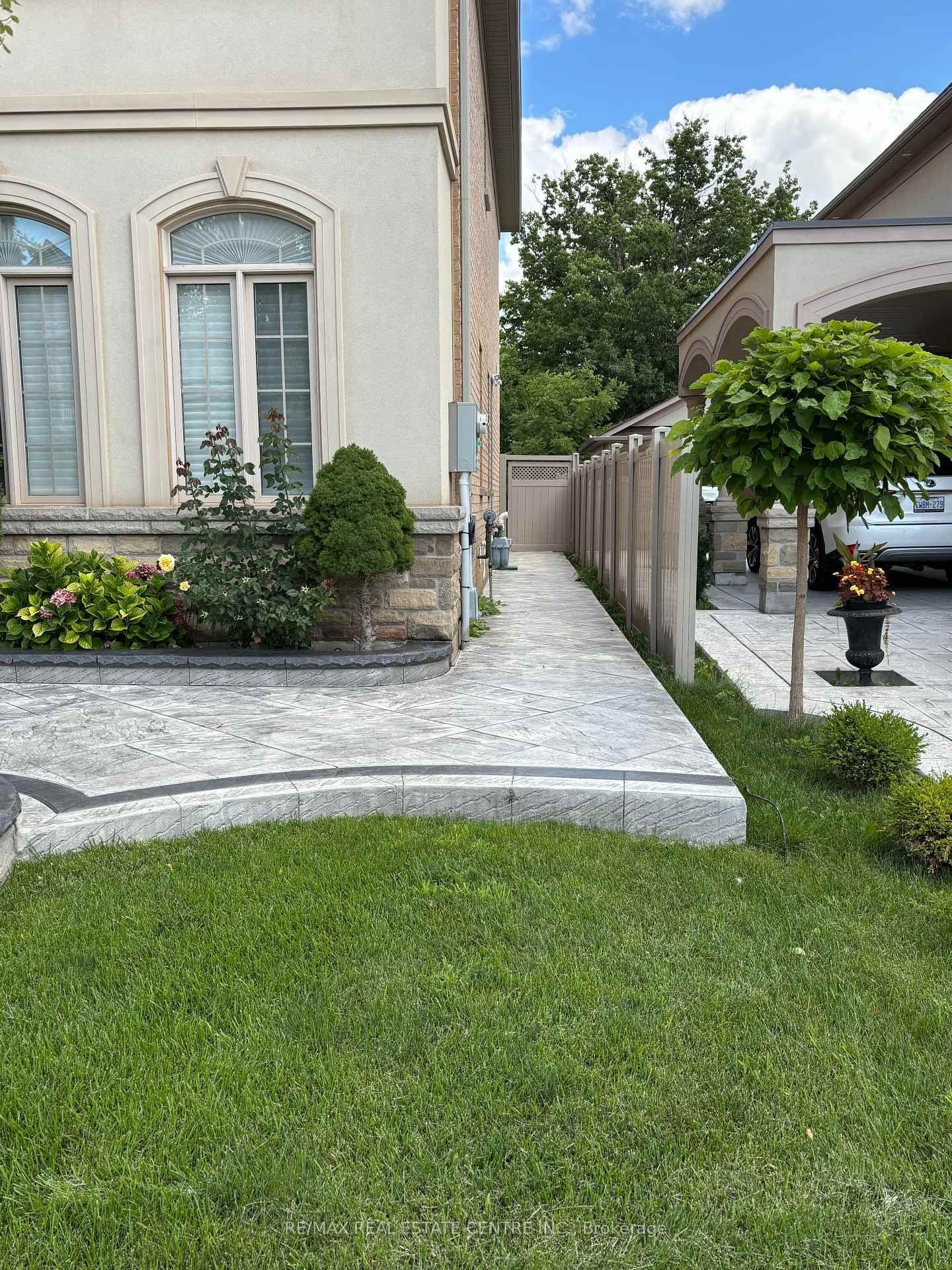 Detached House for lease at BSMT-119 Royal West Drive, Brampton, Credit Valley, L6X 0V4 - MLS: W12035868