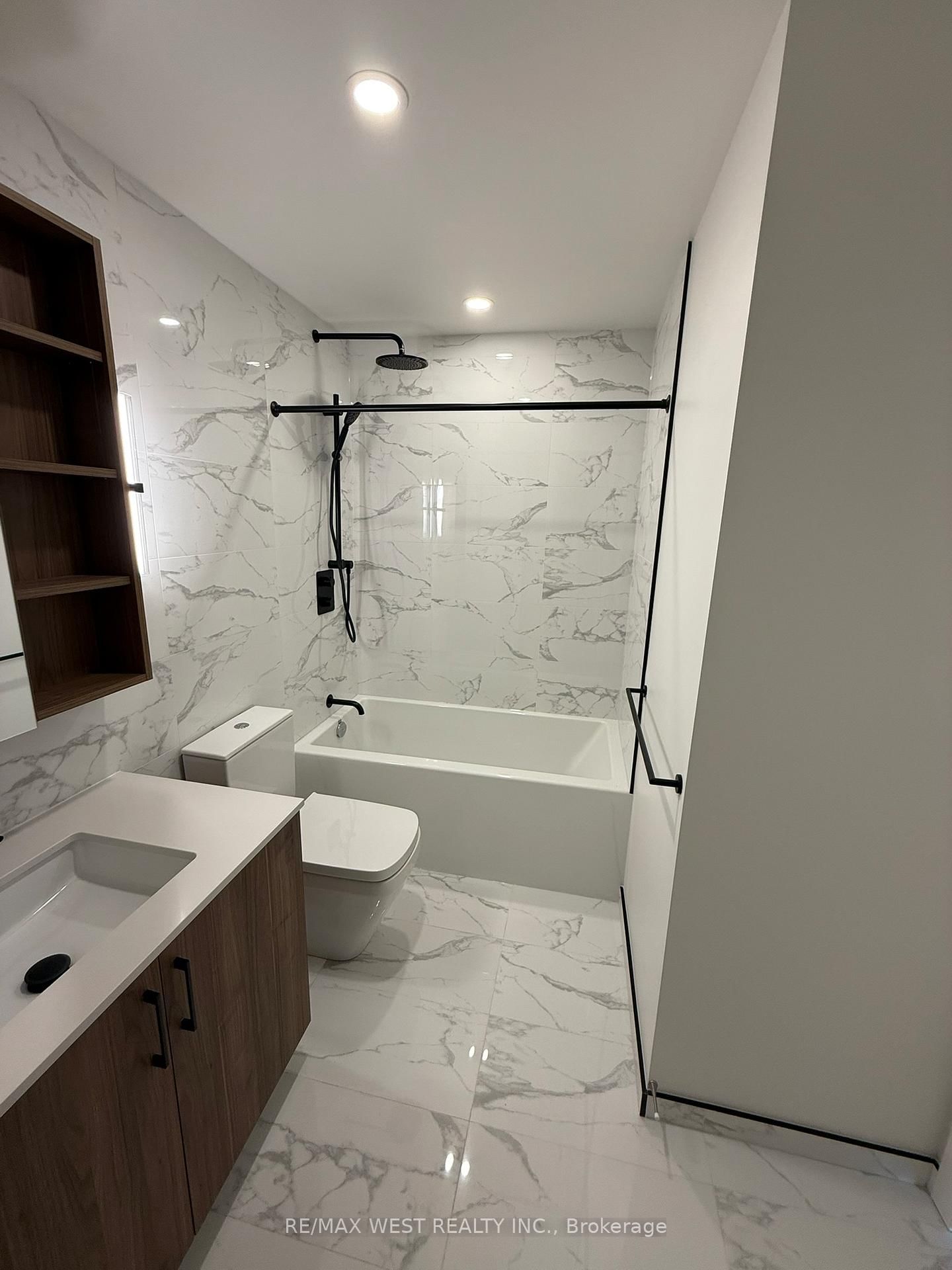 689 The Queensway, Unit 711 - Photo 17