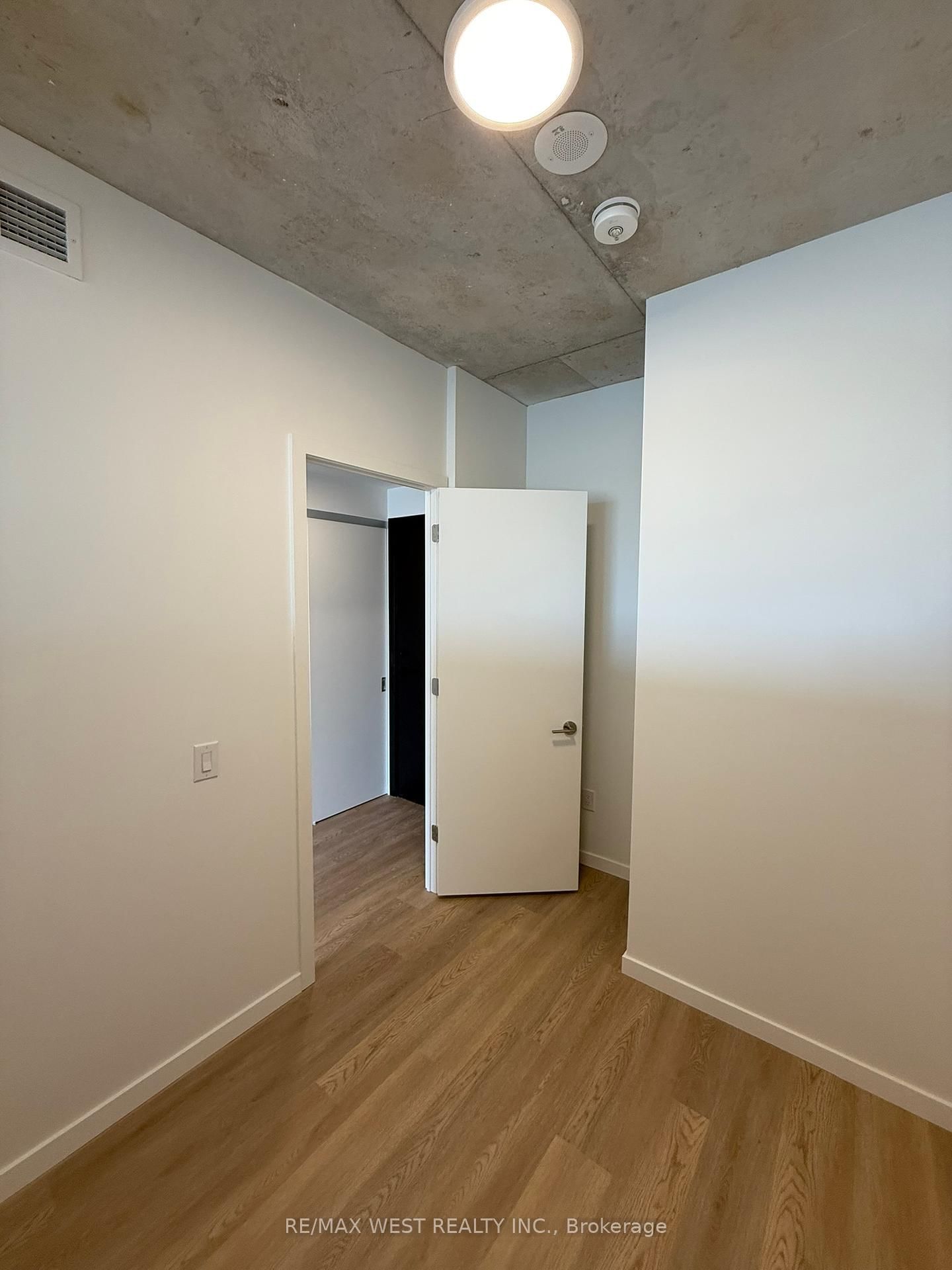 689 The Queensway, Unit 711 - Photo 18