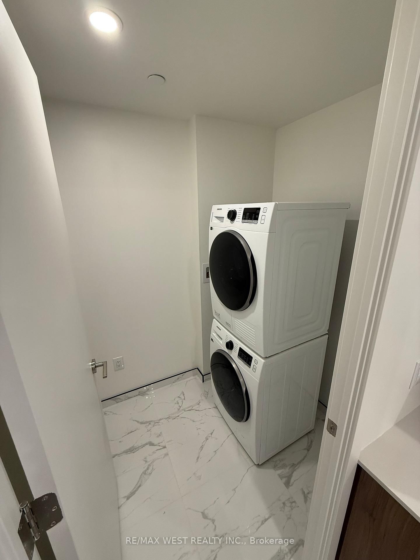 689 The Queensway, Unit 711 - Photo 21