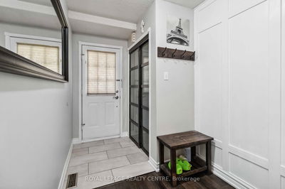 Unit 106 — 455 Apache Crt, Mississauga - Hurontario image-0-3