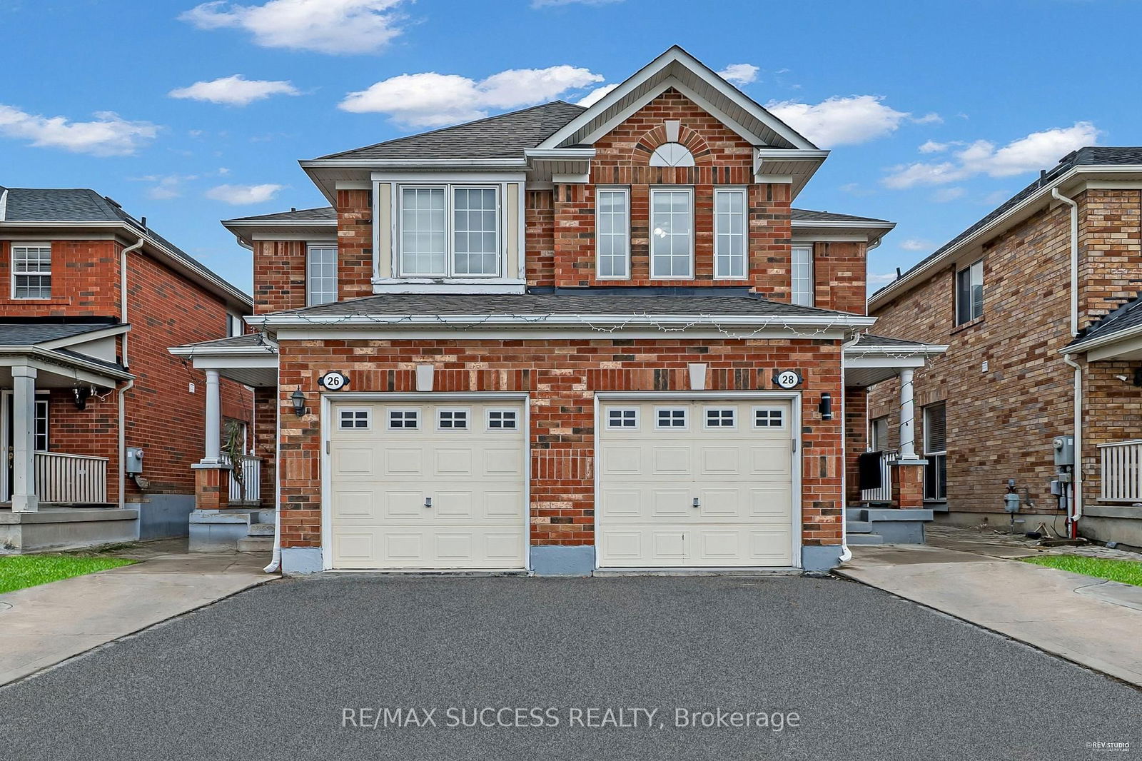 Semi-Detached House for sale at 28 Herdwick Street, Brampton, Gore Industrial North, L6S 6L7 - MLS: W12036533