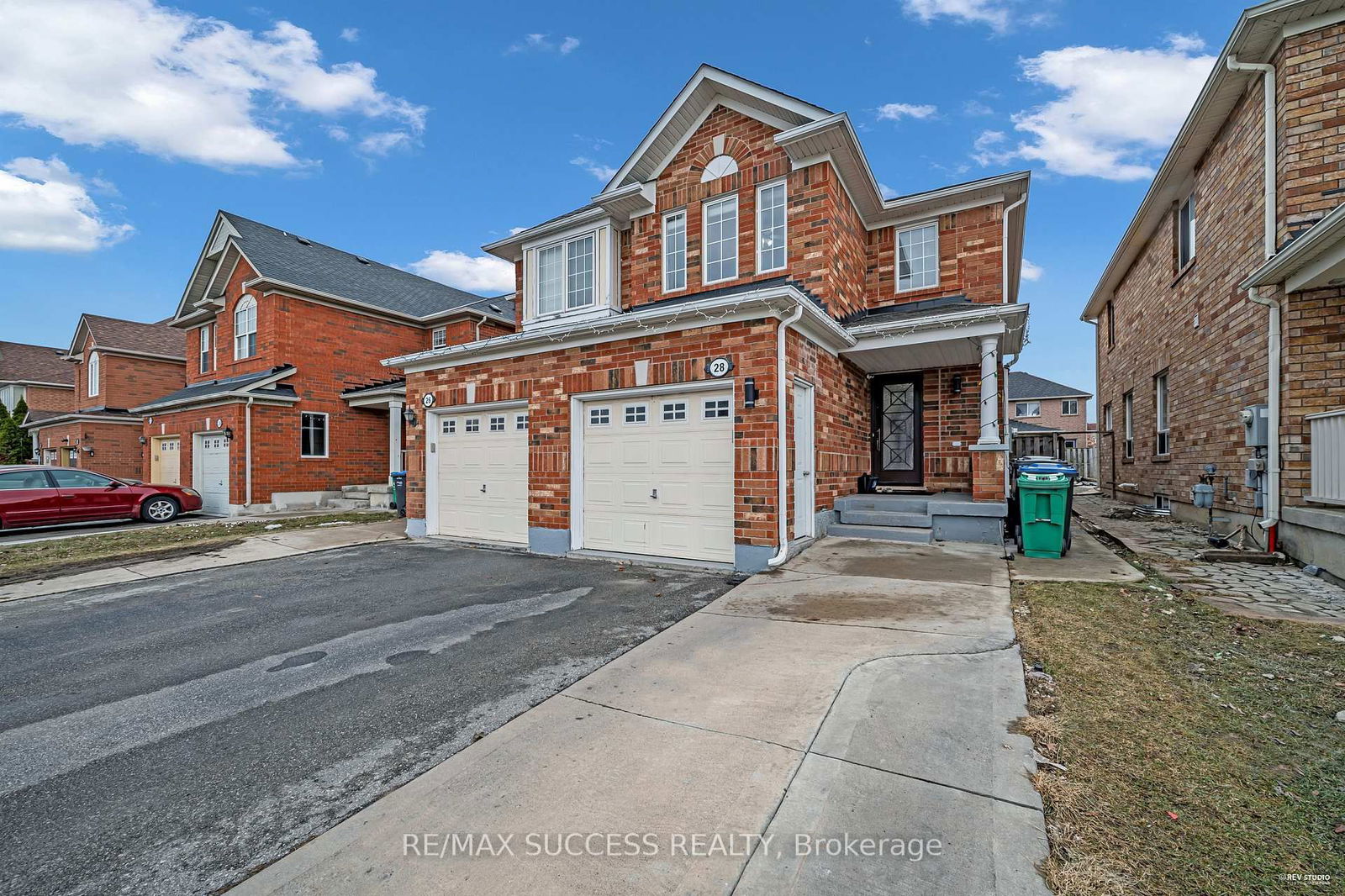 Semi-Detached House for sale at 28 Herdwick Street, Brampton, Gore Industrial North, L6S 6L7 - MLS: W12036533