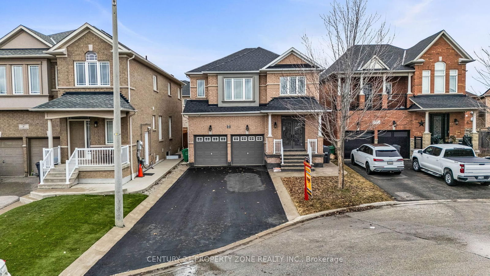 Detached House for sale at 8 Griffith Court, Brampton, Fletcher's Meadow, L7A 3T6 - MLS: W12036781