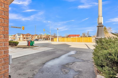 Unit 105 — 27 Brucewood Rd, Brampton - Sandringham-Wellington image-0-4