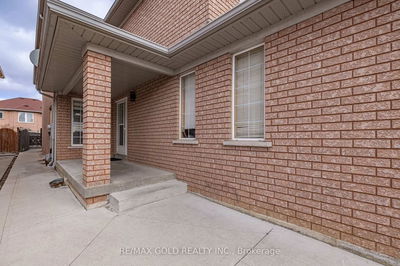 17 Dovesong Dr, Brampton - Sandringham-Wellington image-0-3