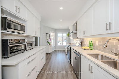 1301 Barberry Green, Oakville - Glen Abbey image-0-3