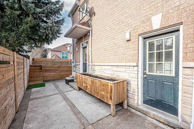 21 Pioneer Ave, Toronto - Mount Dennis image-0-3
