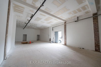 2878 Dundas Street W — photo 4