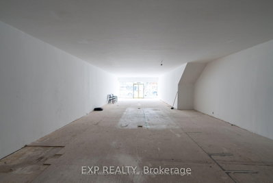 2878 Dundas Street W — photo 5