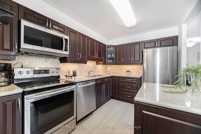 Unit 309 — 1320 Mississauga Valley Blvd, Mississauga - Mississauga Valleys image-0-1