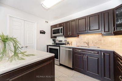 Unit 309 — 1320 Mississauga Valley Blvd, Mississauga - Mississauga Valleys image-0-2