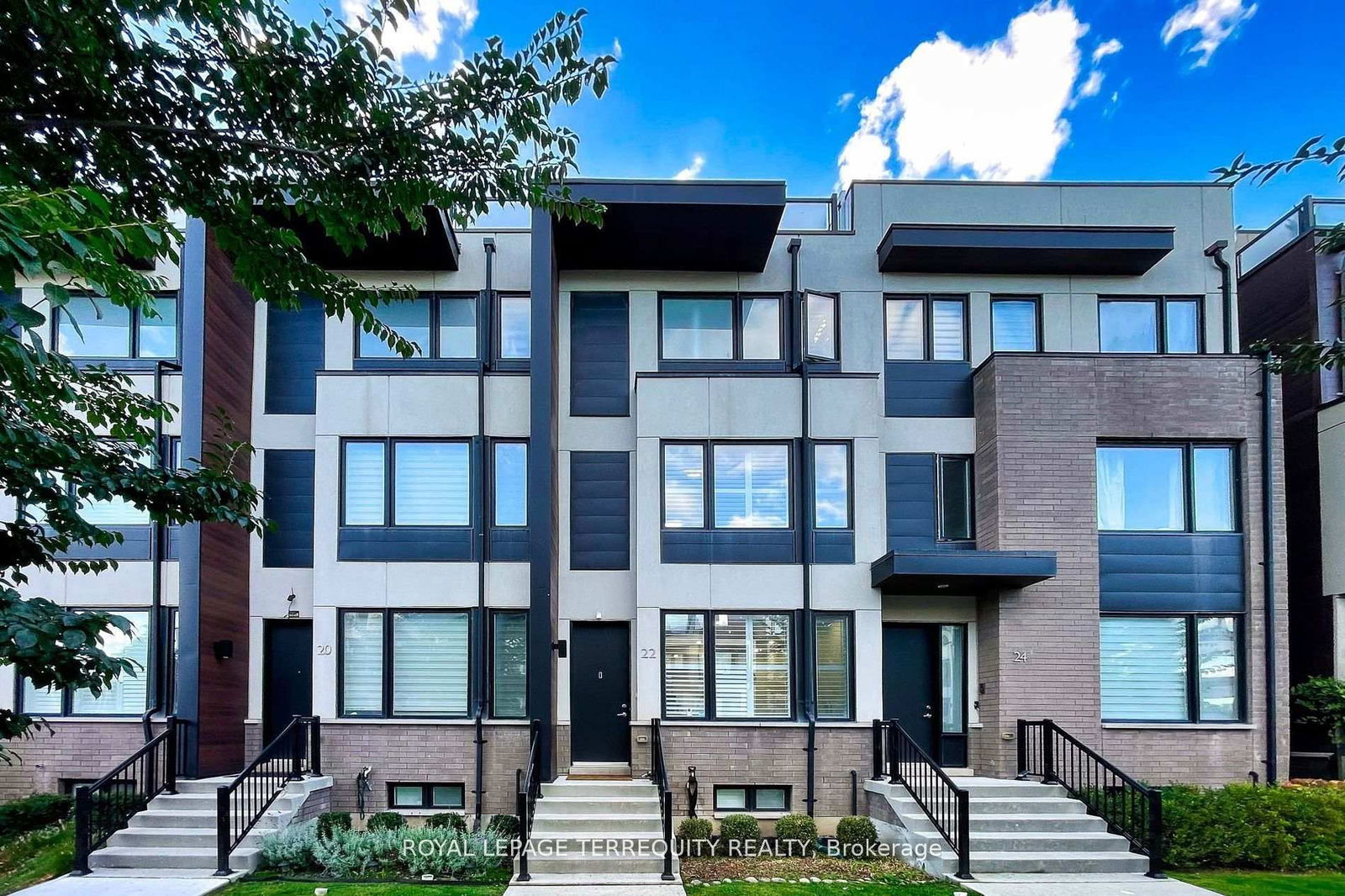 Townhouse for sale at 22 Caroline Carpenter Grve, Toronto, Downsview-Roding-CFB, M3K 0B1 - MLS: W12039777